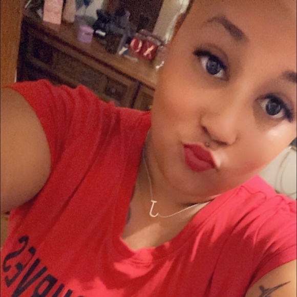 Meet your Posher, Lisa - Picture 2 of 2